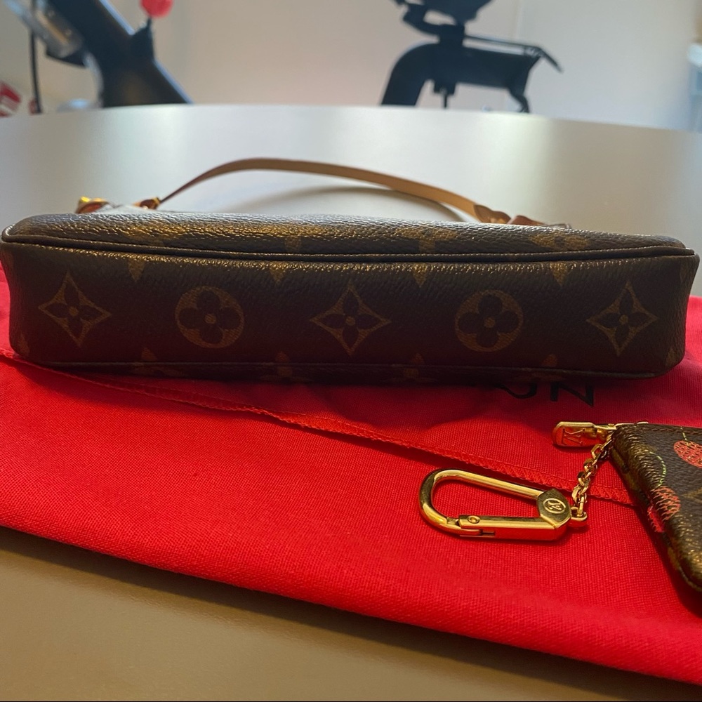 LV Monogram Cerises Pochette Accessories 2005 - Picture 7 of 10